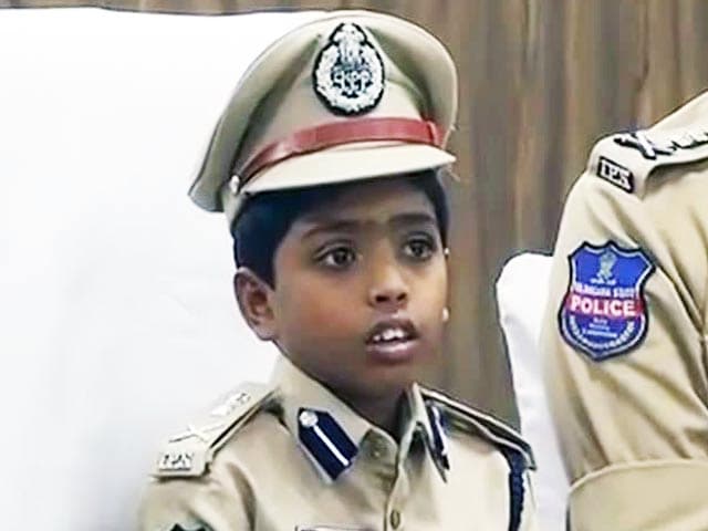 Videos : एक दिन का पुलिस कमिश्नर बना 8 साल का बच्चा