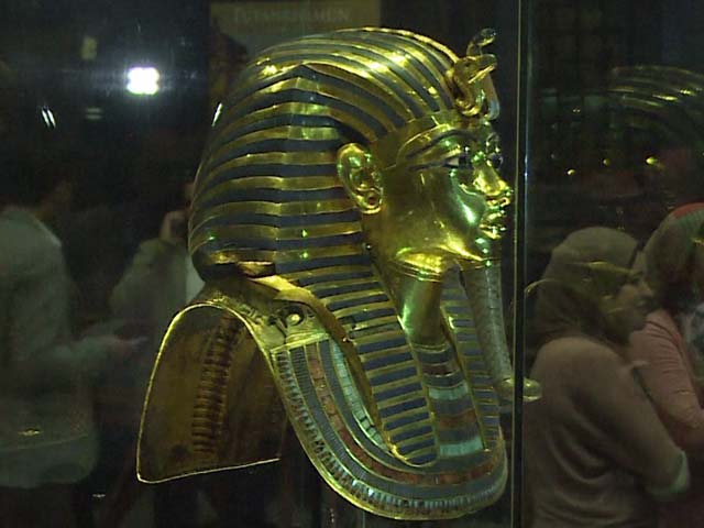 Video : Tutankhamun's Gold Mask Restored After Botched Repair