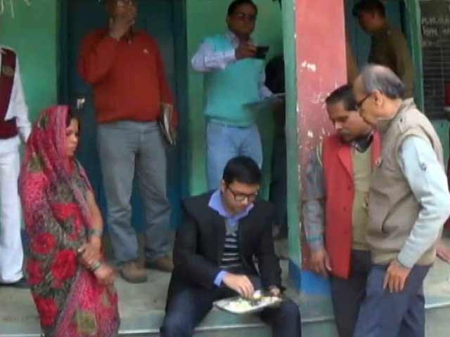 They Sat Down For Meal By Widow Who Wasn't Allowed To Cook For School