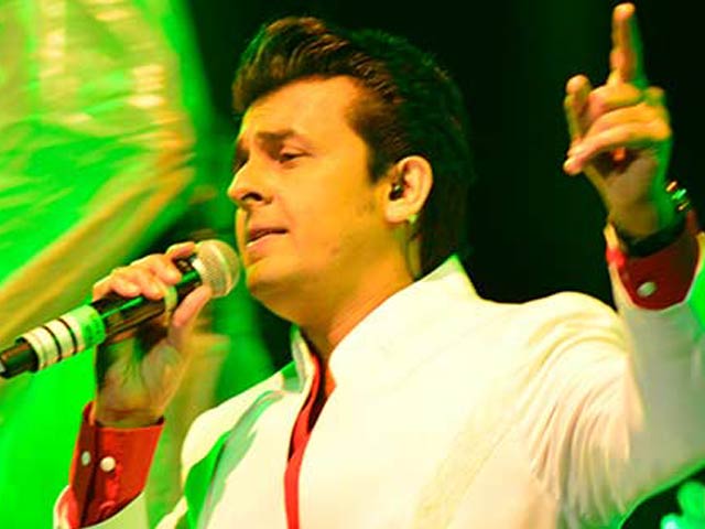 Sonu Nigam Performs for the Cause of Education