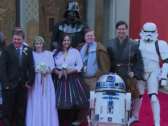 Video : '<i>Star Wars</i> Wedding' For Two Fans in Los Angeles