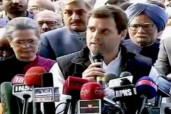 मोदीजी झूठे इल्जाम लगाते हैं, हम गरीबों के लिए लड़ते रहेंगे : राहुल गांधी मोदीजी झूठे इल्जाम लगाते हैं, हम गरीबों के लिए लड़ते रहेंगे : राहुल गांधी