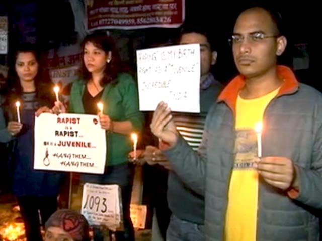 इंडिया 7 बजे : निर्भया केस के नाबालिग दोषी की रिहाई के खिलाफ प्रदर्शन