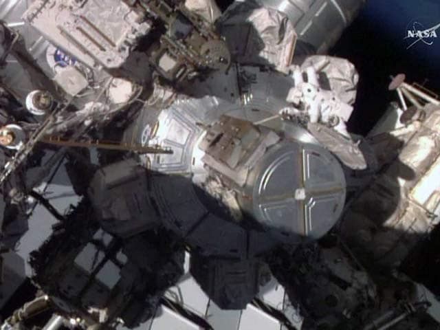 Video : Two Whacks is all it Took for Spacewalk Repair