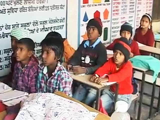 Video : पंजाब के सरकारी स्कूलों में जरूरतमंद बच्चों को सर्दियों की यूनिफॉर्म नहीं