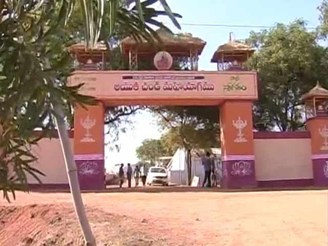 Video : KCR Spends Rs. 7 Crore On Religious Ceremony, Telangana Farmers Bitter