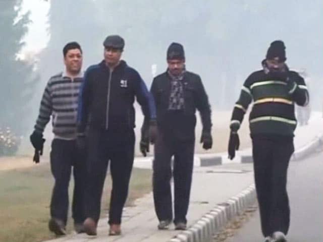 पहाड़ी इलाकों में बर्फबारी से दिल्ली समेत कई राज्यों में ठंड़ बढ़ी