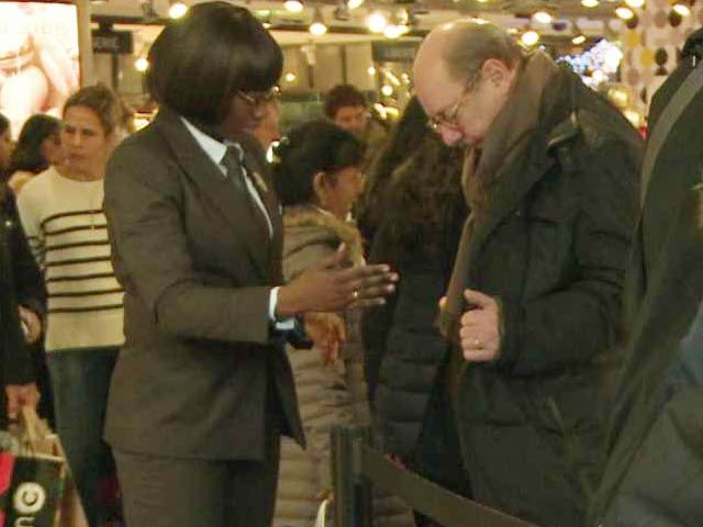 Increased Security for Last-Minute Christmas Shoppers in Paris