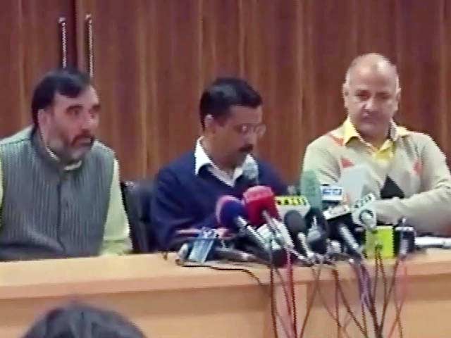 दिल्ली परिवहन विभाग के तीन अधिकारी निलंबित