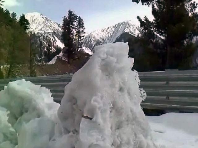 जम्मू कश्मीर में 'चिल्ला कलां' का कहर, मैदानी इलाकों में ठिठुरन