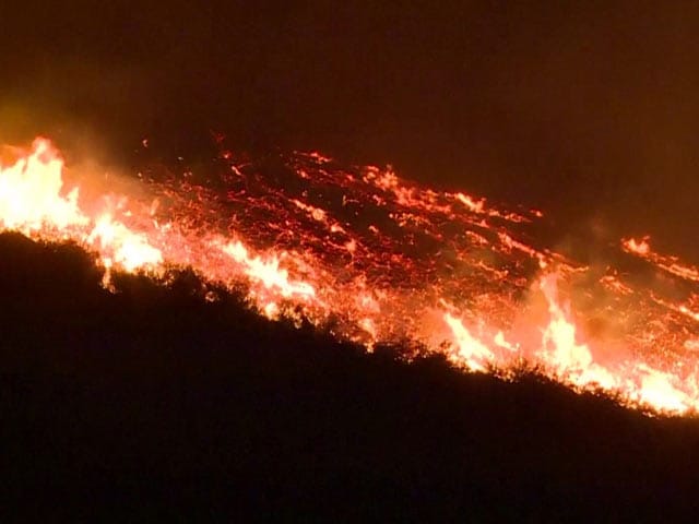 Video : California Brush Fire Forces Evacuations, Road Closures