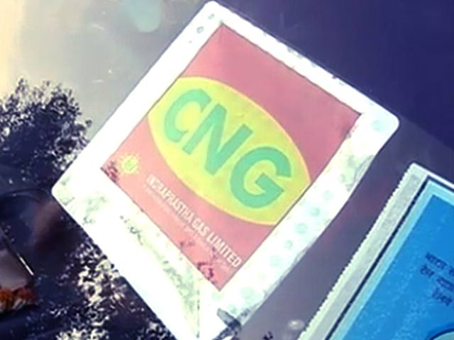 ऑड ईवन फॉर्मूला : दिल्ली में अब सीएनजी स्टिकर की मारामारी