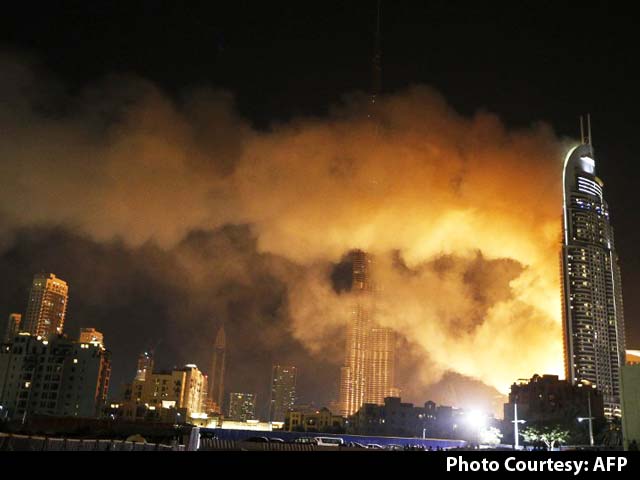 Video : Huge Fire Erupts at Dubai Hotel