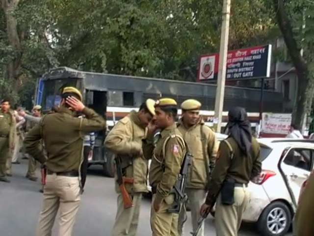 दिल्ली : चलती वैन में हुए झगड़े में तिहाड़ जेल के कैदी की मौत