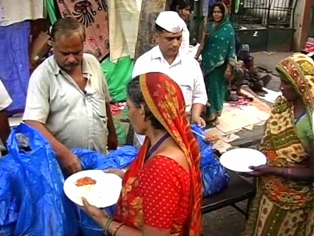 Video : In Fight Against Hunger, Mumbai's Dabbawalas Come Up With 'Roti Bank'