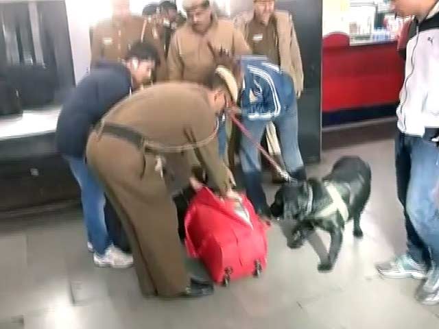 Video : Bomb Scare On Lucknow Shatabdi Express, Train Evacuated At Ghaziabad