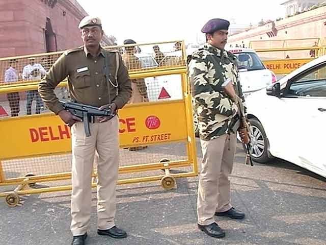 आतंकियों के निशाने पर दिल्ली? बढ़ाई गई सुरक्षा...