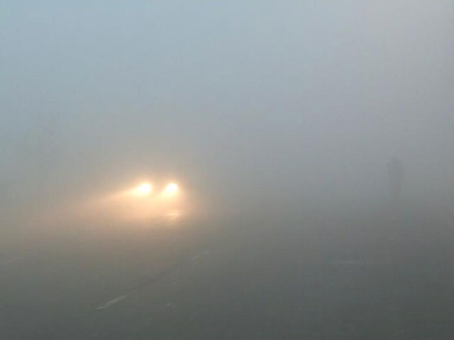 दिल्ली में मौसम का पहला कोहरा, विमान और रेल सेवाएं प्रभावित