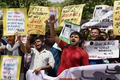 FTII स्टूडेंट्स पर कोई चीज थोपना क्या सही है : शबाना आजमी FTII स्टूडेंट्स पर कोई चीज थोपना क्या सही है : शबाना आजमी