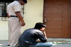 सोने की चेन निकलवाने के लिए चोर को खिलाए 48 केले सोने की चेन निकलवाने के लिए चोर को खिलाए 48 केले