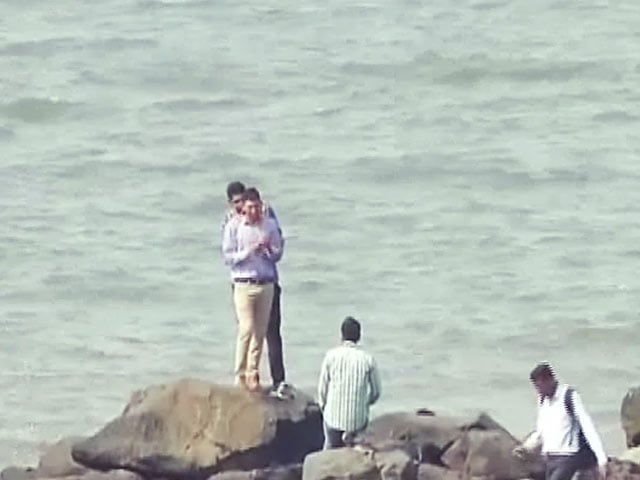 समंदर के किनारे सेल्फी लेने पर लगेगी रोक, बांद्रा की दुर्घटना के बाद पुलिस सतर्क