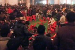 सैफई महोत्सव में जमकर बवाल, तोड़फोड़- मारपीट सैफई महोत्सव में जमकर बवाल, तोड़फोड़- मारपीट