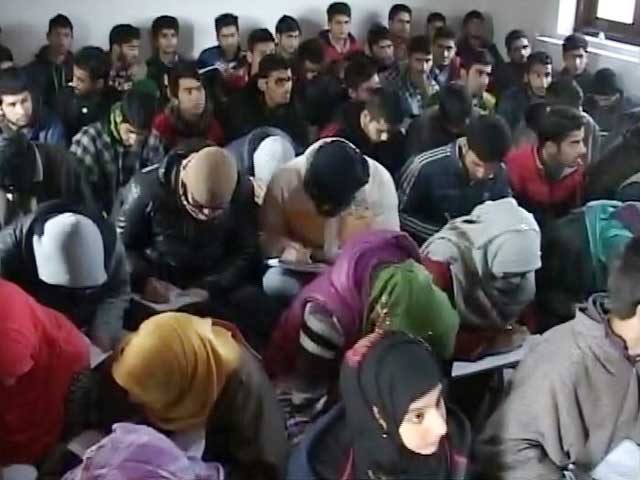Video : 'Free Tutorials' For Kashmir Students During Winter Vacations