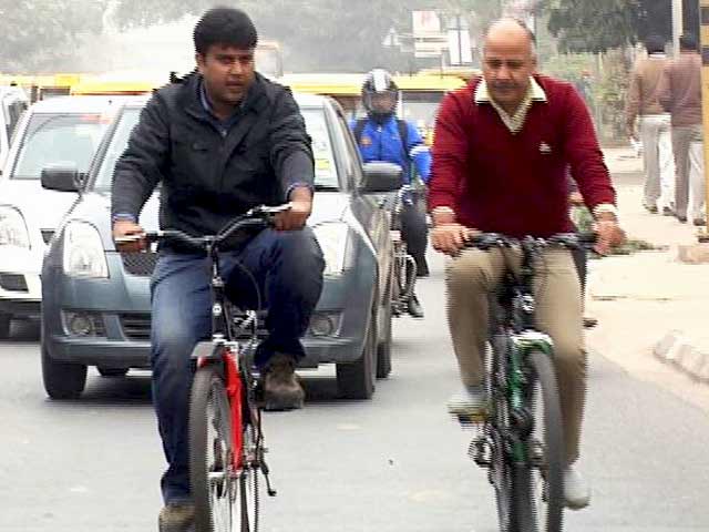 साइकिल लेन बनाकर साइकिल चालकों को सड़क सुरक्षा देगी सरकार : मनीष सिसोदिया