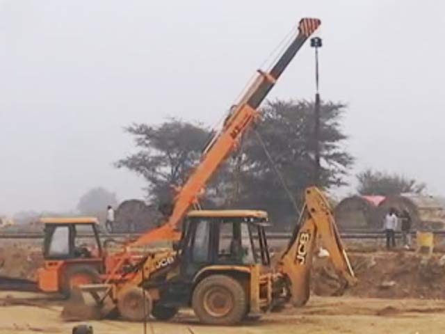 Dwarka E-Way: What's Moving and What's Stalled?