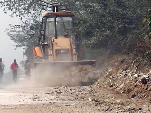 Video : Gurgaon Dumps Waste In Aravalli Forest To Clean Road For PM Modi's Visit