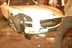 Speeding Mercedes Hits People Sleeping On Mumbai Pavement, 5 Injured Speeding Mercedes Hits People Sleeping On Mumbai Pavement, 5 Injured