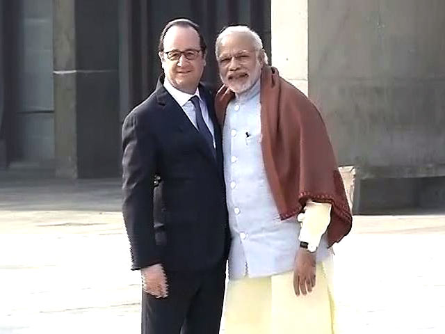 Videos : फ्रांस के राष्ट्रपति तीन दिन के भारत दौरे पर, रॉक गार्डन में पीएम मोदी ने किया स्वागत