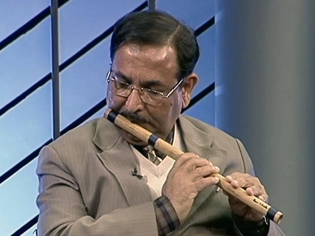 बांसुरी की सुरीली तान छेड़ते हैं दिल्ली पुलिस के ये सीनियर अफसर