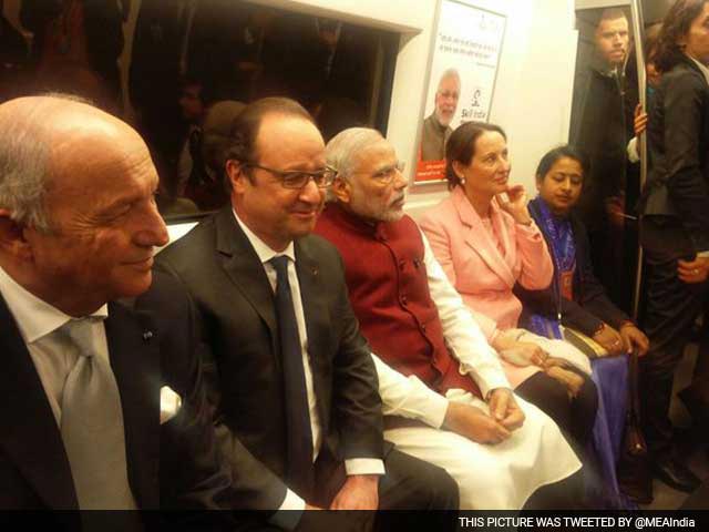 PM Modi, President Hollande Ditch Cavalcades, Ride Metro To Gurgaon