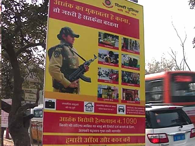 सुरक्षा को लेकर लोगों को जागरूक कर रही है दिल्ली पुलिस