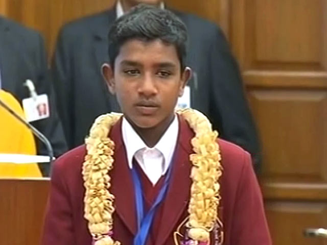 वीरता पुरस्कार से सम्मानित 15 साल के मोहित के सिर से छत छिनेगी?