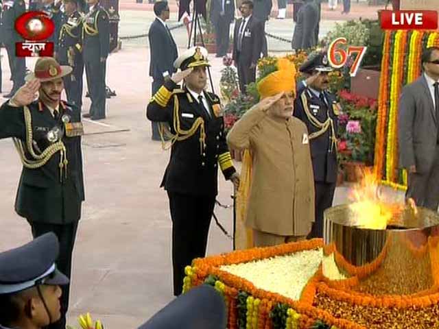 PM Modi Pays Tribute To Martyrs At Amar Jawan Jyoti