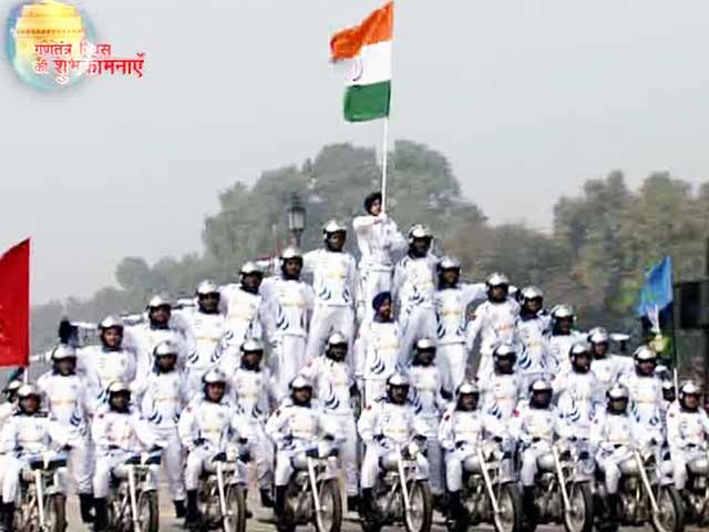 राजपथ पर जवानों ने मोटरसाइकिल पर दिखाए हैरान करने वाले करतब