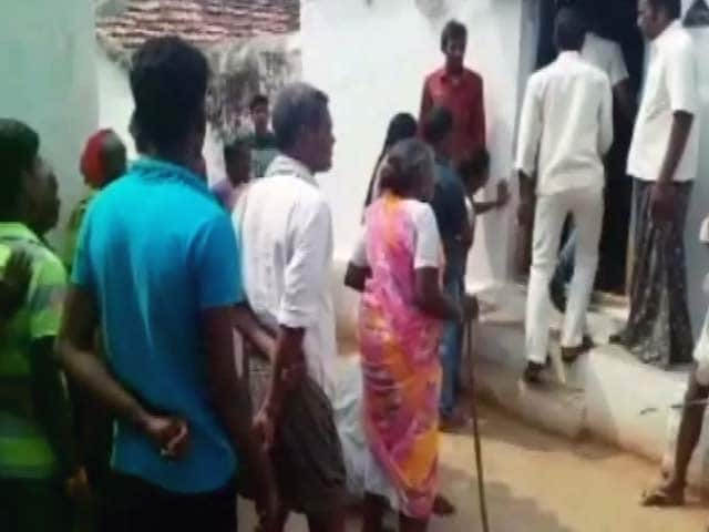 Video : घर में शौचालय नहीं होने पर कॉलेज छात्रा ने कर ली खुदकुशी