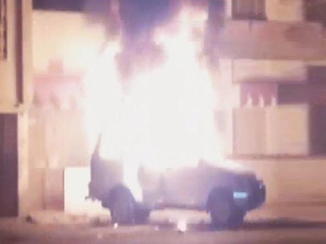 धार्मिक स्थल को तोड़ने पहुंची पुलिस, उग्र लोगों ने डीएसपी की गाड़ी में लगा दी आग