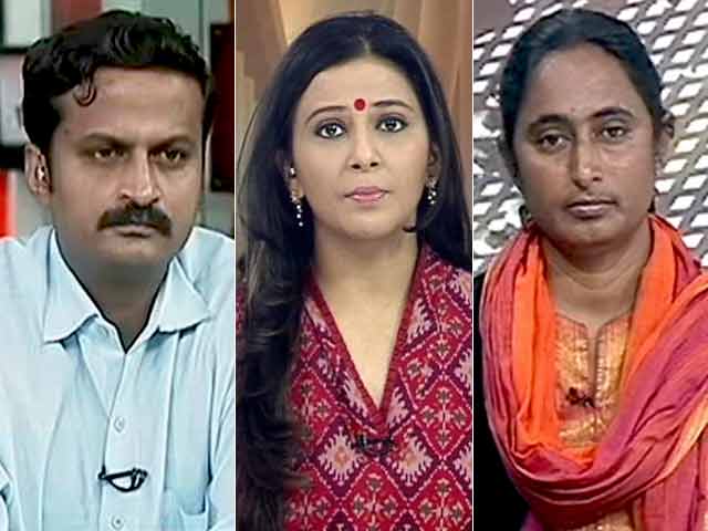 प्राइम टाइम : शनि मंदिर में प्रवेश को लेकर दो गुटों में बंटी महिलाएं