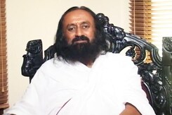 शनि मंदिर में मामले पर बोले श्री श्री रविशंकर, वक्त के साथ बदलें परंपराएं शनि मंदिर में मामले पर बोले श्री श्री रविशंकर, वक्त के साथ बदलें परंपराएं