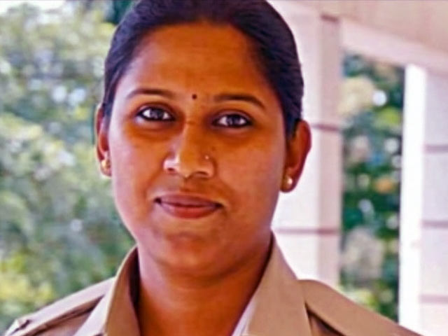 कर्नाटक : मंत्री ने करवाया महिला डिप्टी एसपी का ट्रांसफर!