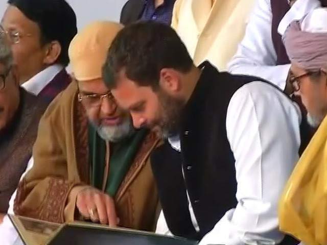 हज़रत निज़ामुद्दीन की दरगाह पर पहुंचे कांग्रेस उपाध्यक्ष राहुल गांधी