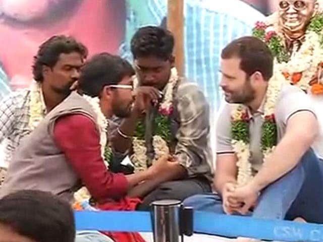 Video : Rahul Gandhi Joins Protesters On Hunger Strike For Rohith Vemula