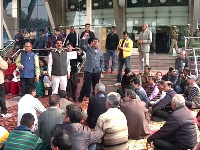 इंडिया 9 बजे : दिल्ली में कूड़े पर सियासी घमासान