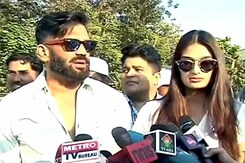 सुनील शेट्टी और बेटी आथिया की क्रिकेट दीवानगी सुनील शेट्टी और बेटी आथिया की क्रिकेट दीवानगी