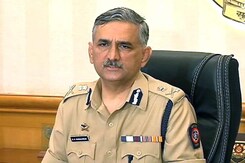 दत्ता पडसलगीकर ने संभाला मुंबई पुलिस कमिश्नर का पद, गिनाई प्राथमिकताएं दत्ता पडसलगीकर ने संभाला मुंबई पुलिस कमिश्नर का पद, गिनाई प्राथमिकताएं
