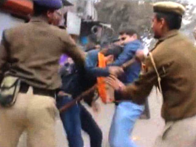 Shocking Video of Delhi Students Being Thrashed By Police Goes Viral