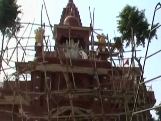 यूपी में सपा नेता बनवा रहे हैं डाकू ददुआ का मंदिर